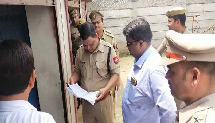 सुल्तानपुर: डीएम व एसपी ने किया शराब की दुकानों का निरीक्षण, जिला आबकारी अधिकारी को दिया यह निर्देश