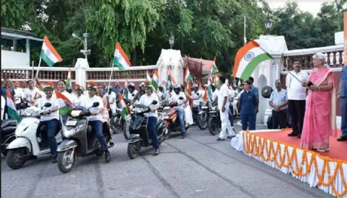 राज्यपाल ने राजभवन से तिरंगा रैली को किया रवाना, कहा- राष्ट्रीय ध्वज हमारी शान का प्रतीक