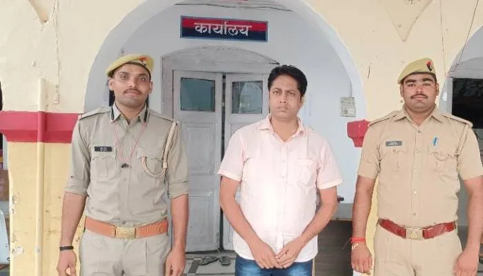 बाराबंकी: धन उगाही करने के आरोपी सीएचसी अधीक्षक गिरफ्तार, होगी विभागीय कार्रवाई