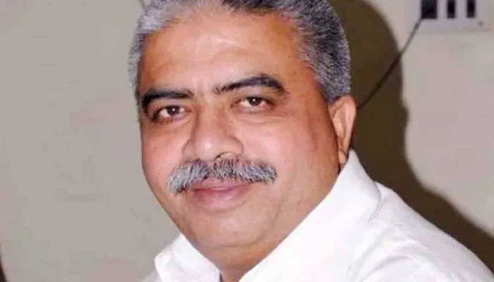 कानपुर: सजा मिलने से पहले कोर्ट से अपनी फाइल लेकर भागे योगी के मंत्री राकेश सचान, जानें पूरा मामला