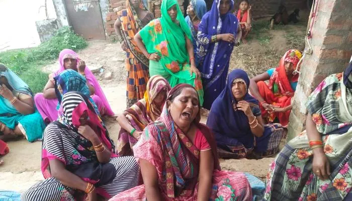 हरदोई : प्रसव के दौरान जच्चा-बच्चा की मौत, परिजनों ने लगाया इलाज में लापरवाही आरोप