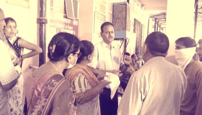 झांसी: औचक निरीक्षण में खुली जिला महिला चिकित्सालय की पोल, डीएम ने लगाई फटकार, जानें मामला