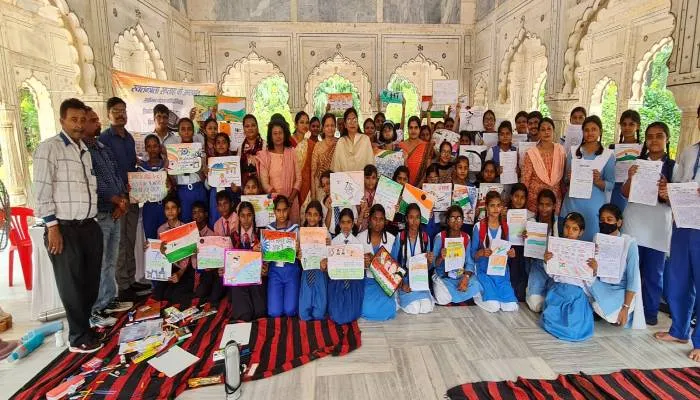 लखनऊ: निबंध व स्लोगन प्रतियोगिता में बच्चों ने दिखाया हुनर, कल किये जाएंगे सम्मानित