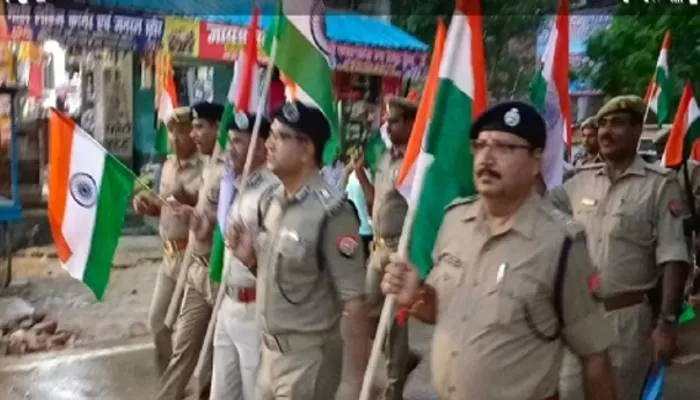 वाराणसी: तिरंगामय हुई काशी, शहर से लेकर गांव तक शान से लहराया तिरंगा