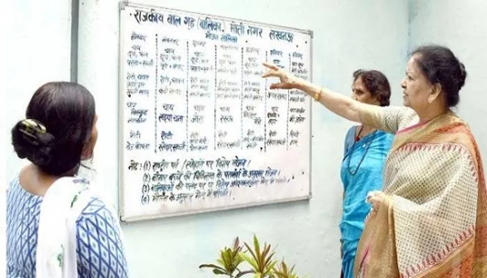 लखनऊ: महिला आयोग की अध्यक्ष ने किया बालिकागृह का औचक निरीक्षण, जलभराव देख लगाई फटकार