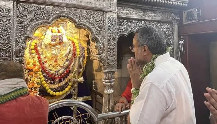 वाराणसी: कार्ति चिदंबरम ने काल भैरव और काशी विश्वनाथ दरबार में लगाई हाजिरी, बोले- ईडी से डरने वाले नहीं