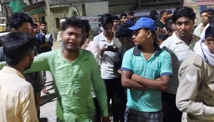 बागपत: कैंटर की टक्कर से बाइक दंपती समेत तीन बेटियों की मौत, सीएम ने जताया दुख