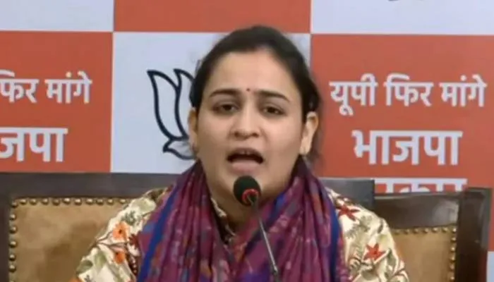 मुख्यमंत्री योगी से मुलाकात पर अपर्णा ने रामगोपल यादव पर बोला हमला, कही यह बड़ी बात