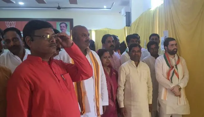 बाराबंकी: भारत विभाजन की त्रासदी के चित्रों को देखकर भावुक हुए लोग, भाजपा कार्यालय में लगाई गई प्रदर्शनी