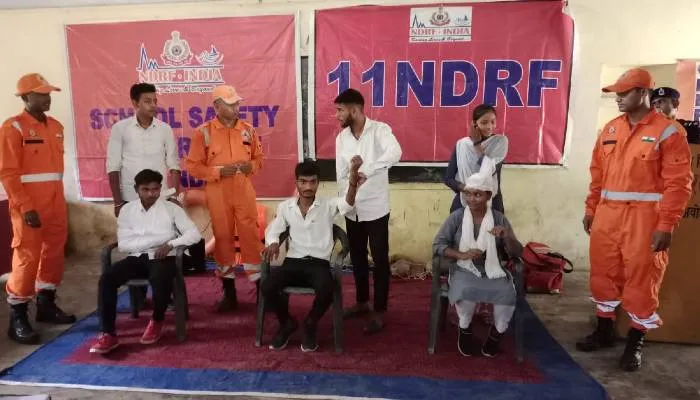 अयोध्या: एनडीआरएफ ने छात्रों को दिया आपदा प्रबंधन का प्रशिक्षण