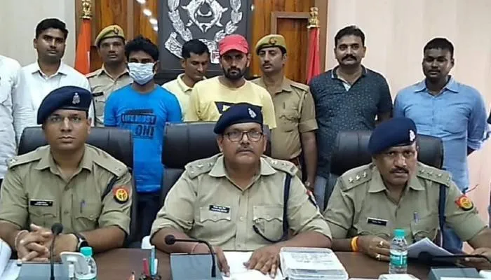 अयोध्या: वाहन चुराने जा रहे अंतरजनपदीय गिरोह के दो शातिर बदमाश गिरफ्तार, बोलेरो व ई-रिक्शा बरामद
