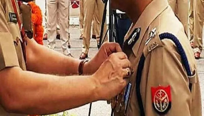 कानपुर: स्वतंत्रता दिवस पर डीजीपी ने भरी कानपुर की झोली, घाटमपुर सीओ प्लेटिनम पदक से हुये सम्मानित