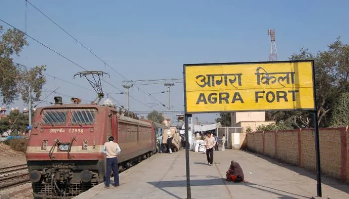 आगरा फोर्ट रेलवे स्टेशन पर विजिलेंस टीम का छापा, मचा हड़कंप