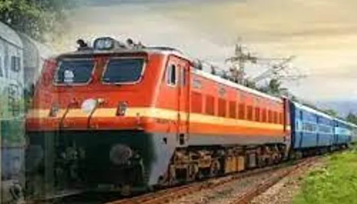 लखनऊ: ट्रेन से कटकर मां-बेटे की दर्दनाक मौत, बंद क्रॉसिंग ​​​​​​​पार करते समय हुआ हादसा