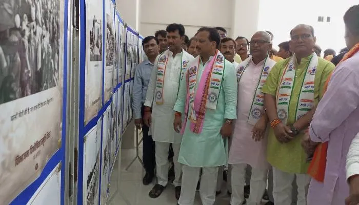 गोरखपुर: विभाजन की त्रासदी की तस्वीरें देख भर आईं लोगों की आंखें