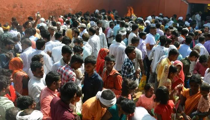 कन्नौज: रोहली के जाहरा देवी मंदिर में उमड़ी आस्था, मथा टेक श्रद्धालुओं ने मांगी मनौती