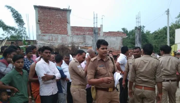 बहराइच: घरेलू कलह के चलते महिला ने दो बच्चों संग फांसी लगाकर दी जान, इलाके में सनसनी