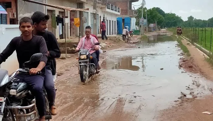 अयोध्या: यहां श्रद्धालुओं को पग-पग चुभतें हैं अव्यवस्था के कांटें, कुमारगंज में संपर्क मार्गों का बुरा हाल
