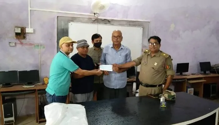 बहराइच: पूर्व छात्र ने विद्यालय के जीर्णोद्धार के लिए दिया एक लाख अनुदान