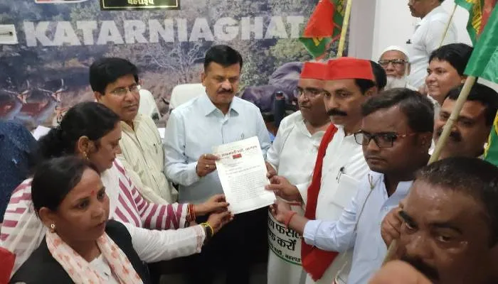बहराइच: जिले को सूखाग्रस्त घोषित करे सरकार, सपाइयों ने राज्यपाल को भेजा ज्ञापन