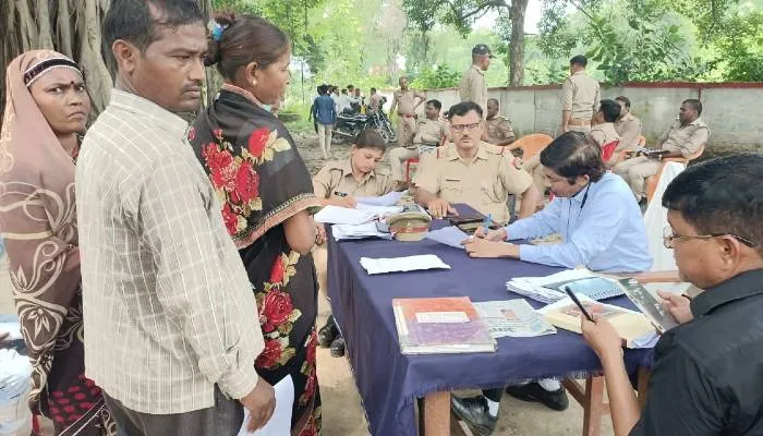 अयोध्या: समाधान दिवस पर 98 शिकायतों में सिर्फ 13 का ही हुआ मौके पर निस्तारण