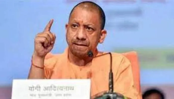 हाथरस में ई-रिक्शा पलटने से छात्र की मौत, सीएम योगी ने जताया दुख