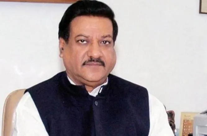 कठपुतली अध्यक्ष बनाकर ‘बैकसीट ड्राइविंग’ हुई तो कांग्रेस नहीं बच पाएगी: पृथ्वीराज चव्हाण 