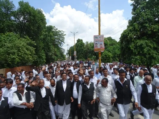 अयोध्या : कालिका हवेली के चुन्नू सिंह समेत पांच गिरफ्तार, वकीलों ने अपनी अगली रणनीति के लिए बुलाई बैठक