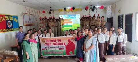 हल्द्वानी: ‘हर घर तिरंगा’ अभियान की तैयारी में जुटे प्राध्यापक और विद्यार्थी, भारतीय झंडा संहिता 2002 के प्रति किया जागरुक… देखें VIDEO
