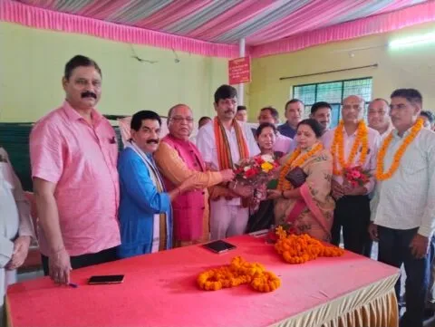 हल्द्वानी: कांग्रेस का ‘हाथ’ छोड़कर पूर्व जिला पंचायत अध्यक्ष सुमित्रा प्रसाद ने थामा भाजपा का ‘फूल’