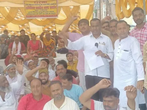 हल्द्वानी: ‘गरीबों के बाजार’ को ठेके पर देने का विरोध, नगर निगम के खिलाफ व्यापारियों का हल्लाबोल… देखें VIDEO