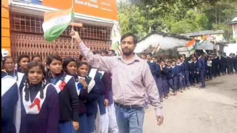नैनीताल: प्यूड़ा रामगढ़ में 125 बच्चों ने 75वें अमृत महोत्सव को बनाया यादगार , गुनियालेख में तिरंगा रैली से घोले देशभक्ति के रंग