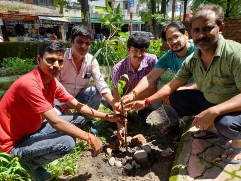 हल्द्वानी: पुण्यतिथि पर याद किए गए उत्तराखंड के गांधी और नेताजी बोस, यूकेडी कार्यकर्ताओं ने किया पौधरोपण