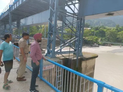 हल्द्वानी: गौला नदी में बहे दो युवक, एक शव बरामद, दूसरे की खोजबीन जारी