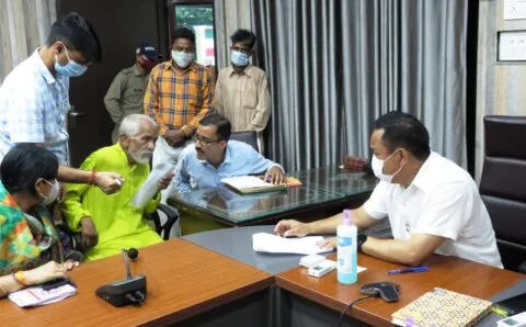 हल्द्वानी: जिलाधिकारी के जनता दरबार में पहुंचे फरियादी, बोले- पहले भी की थी शिकायत अब तक नहीं हुआ समाधान