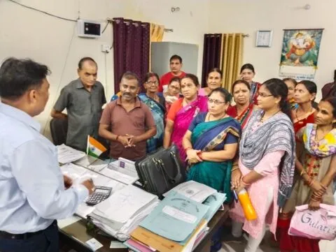 हल्द्वानी: नारे लगाकर बोलीं महिलाएं- बिल भरने के बाद भी हम रह गए प्यासे, अधिशासी अभियंता ने पिलाया ‘आश्वासन का पानी’