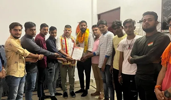 मुरादाबाद : अंकित सिंह बने करणी सेना के प्रदेश उपाध्यक्ष, फूल-माला पहनाकर किया स्वागत