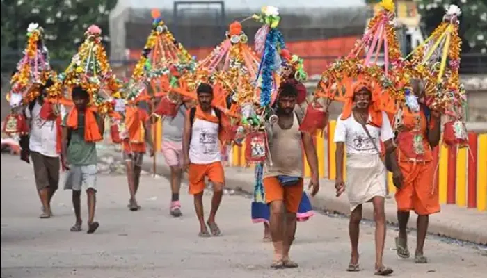 गोंडा: कजरी तीज पर कांवरियों की भीड़ को लेकर जिलाधिकारी ने दिया आदेश, कांवर मार्ग पर पड़ने वाले स्कूल रहेंगे बंद