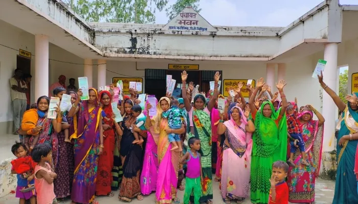 बहराइच: गर्भवती और धात्री महिलाओं को केंद्र से नहीं मिल रहा खाद्यान्न, महिलाओं ने किया प्रदर्शन
