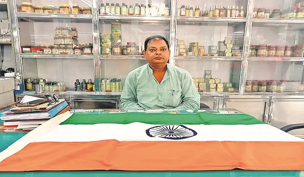 पीतलनगरी में लहराएगा दूसरे राज्यों का तिरंगा, बिक्री के लिए कर्नाटक-मध्य प्रदेश से आ रहे खादी के तिरंगे