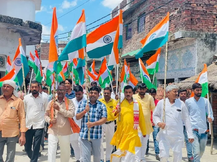 गोंडा : हर घर तिरंगा अभियान को सफल बनाने में जुटे जनप्रतिनिधि… जानें पूरा मामला