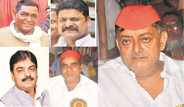 मुरादाबाद : चार जनप्रतिनिधियों को विकास की चिंता तो चार कर रहे मंथन