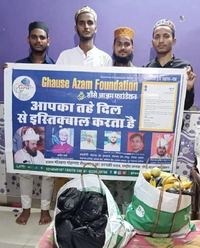 गोरखपुर : अकीदतमंदों में बांटा गया लंगर-ए-हुसैनी व फल