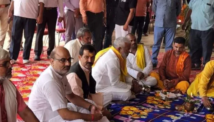 गौशाला में पूजा करने अयोध्या पहुंचे मंत्री स्वतंत्र देव सिंह