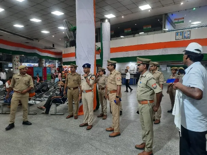 लखनऊ : स्वतंत्रता दिवस पर रेलवे स्टेशन और बस अड्डे में अलर्ट