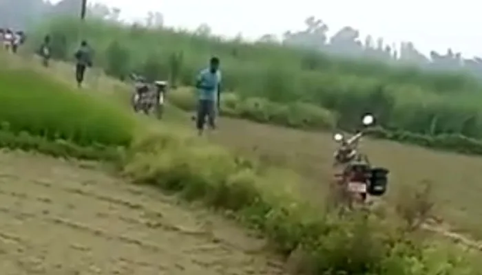 अयोध्या: जंगली सुअर का शिकार करने आए शिकारियों को ग्रामीणों ने भगाया