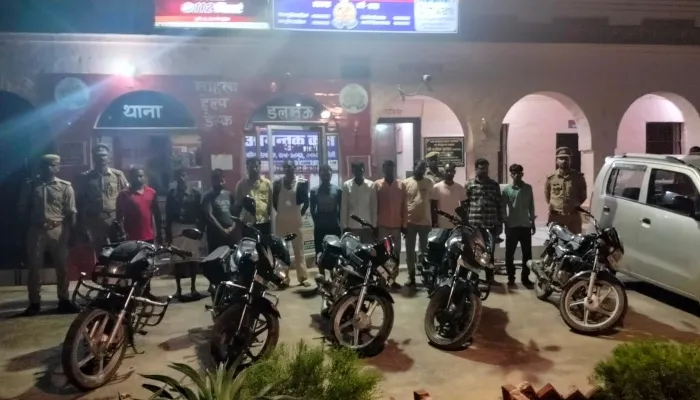 रायबरेली: जुए के अड्डे पर पुलिस का छापा, एक दर्जन जुआरी गिरफ्तार