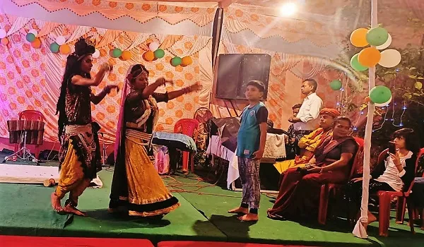 मुरादाबाद : बंदियों के बच्चों ने राधा-कृष्ण का वेश धारण कर मोहा सबका मन