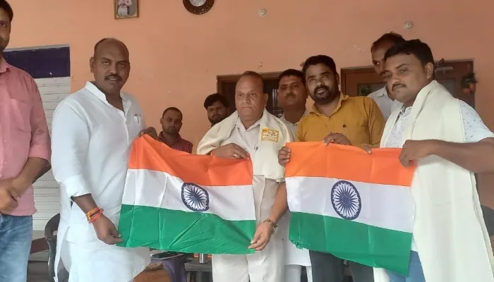 सुल्तानपुर: कादीपुर में निकाली तिरंगा यात्रा, याद किए गए शहीद