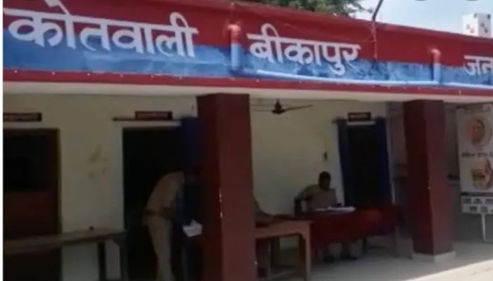 अयोध्या: पीआरबी वाहन पर सवार नशे में धुत पुलिसकर्मियों ने बाइक सवार को मारी थी टक्कर, भाई ने दी तहरीर